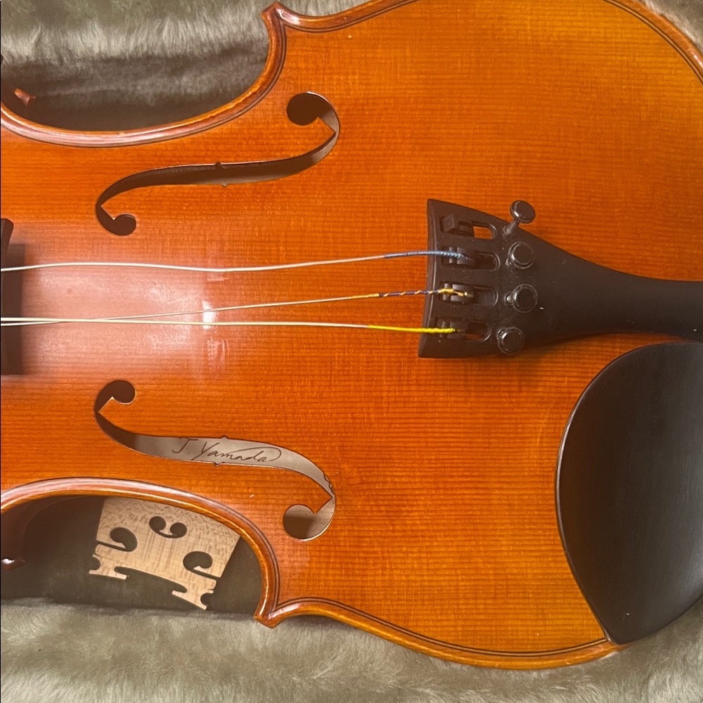 Elegant Brown 2004 Yamaha V7 size 4/4 Violin with Case - Picture 8 of 8